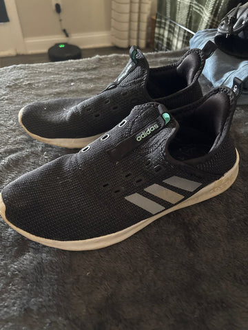 Adidas Black tennis shoes 8-1/2 (Adult)