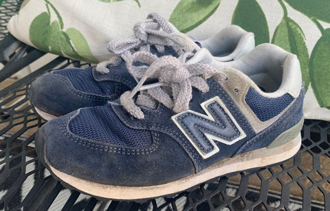 New Balance Navy blue tennis shoes 1-1/2 (Big Kid)