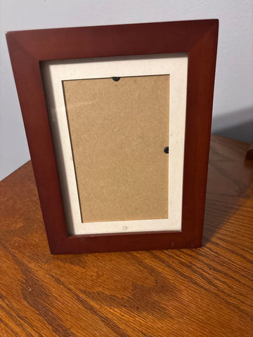 Kohls 5 by 7 wood frame Miscellaneous