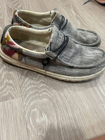 Hey dude Gray, showing a little wear 14 (Adult)