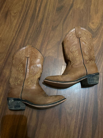 Old West Boot Cowboy Boot, pointed toe, good condition 4-1/2 (Big Kid)