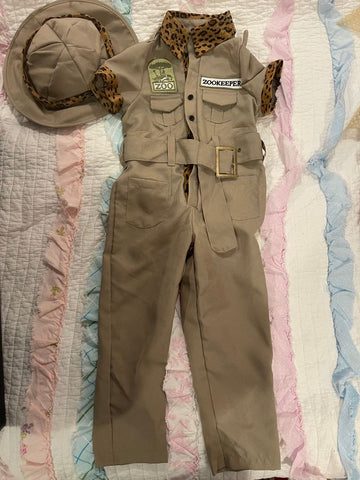 Halloween costumes Size XS Zookeeper costume-worn once 4T/4