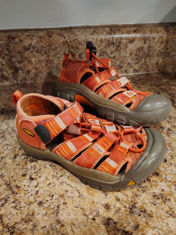 Keen Pink keen shoes size 10 good used condition 10 (Lil' Kid)