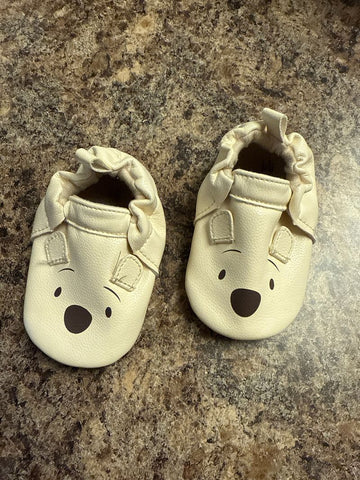 Disney 9 12 mo bottom needs cleaning. One loose thread but great conditi 2 (Infant Shoe)
