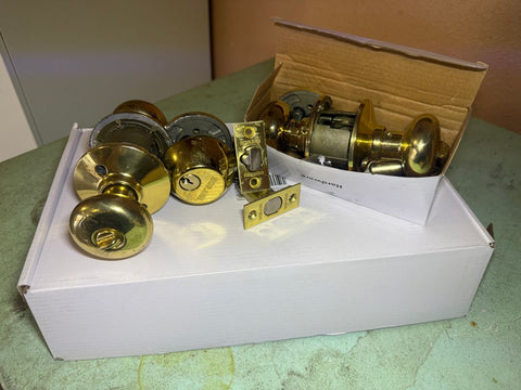 Unknown Interior/exterior door knobs- missing keys Miscellaneous