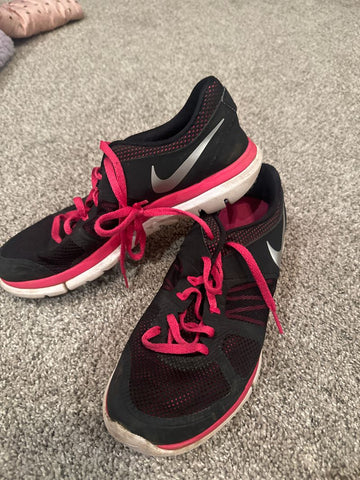 Nike flex Pink and black used condition 9 (Adult)