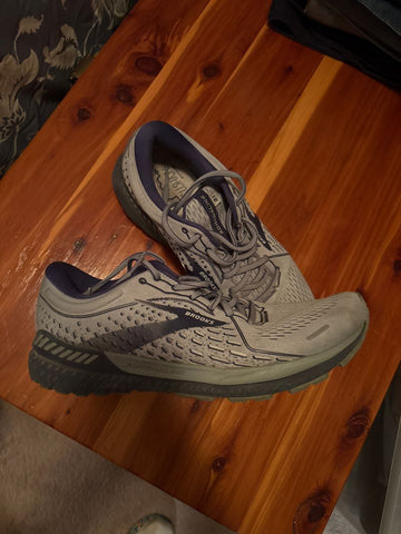Brooks Light grey w dark grey 11 (Adult)