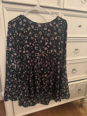 loft dark green floral top, peplum/loose fit. Women's - S