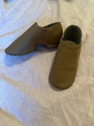 Amazon Tan jazz shoes, worn 1 season 10-1/2 (Lil' Kid)
