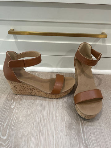 CL Brown wedge sandal- never worn 10 (Adult)