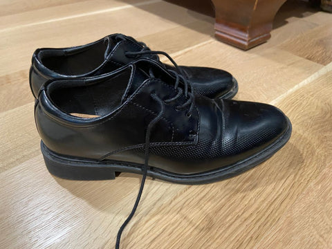 Restoration Boys dress shoes- scuffed on one toe 3 (Big Kid)