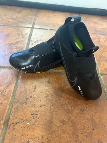 Nike Size 5Y soccer cleats never worn Ball Sports