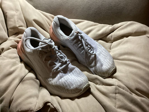 Under Armour Gray/white/pink 8 (Adult)
