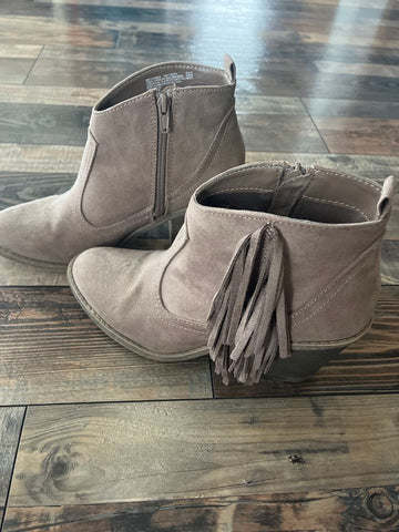Faded glory Fringe boots 10 (Adult)