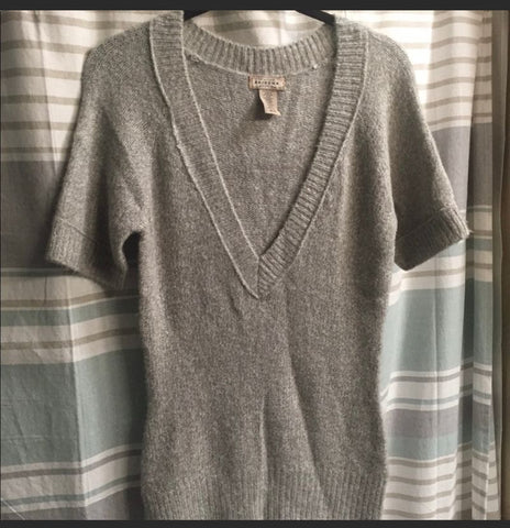 Arizona Soft, cute, low cut, warm, gray short sleeve sweater Women's - M