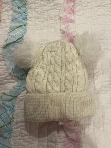 No brand Size 2/3 white toboggan with two Pom poms on top 2T