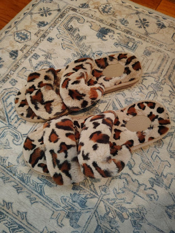 Stars Above Leopard fuzzy super soft slippers size 11 women's good used cond 11 (Adult)