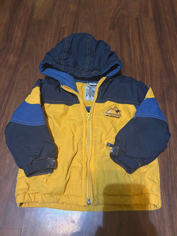 Old Navy Winter Coat, attached hood, good condition 3T/3