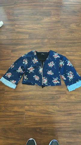 Art Class Zip up, mid length sleeved, cropped shirt 10