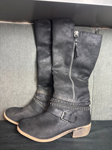 Unknown GUC- black riding boots- wear spots but still pretty good shape! 7 (Adult)