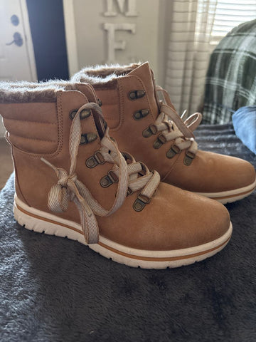 St Johns bay Tan boots with fur top 6 (Big Kid)