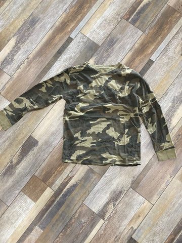 Green camoflauge long sleeve shirt - size 14/16, XL 14