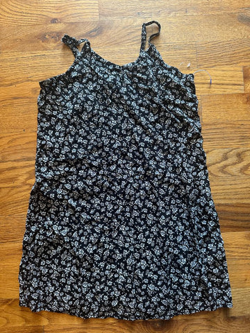 Art class 7/8 Med girls dress black white flowers 7