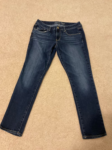 American Eagle Regular inseam. Dark wash. Skinny with stretch Women's 8