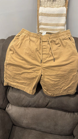 Gap Khaki shorts size medium Men's - M