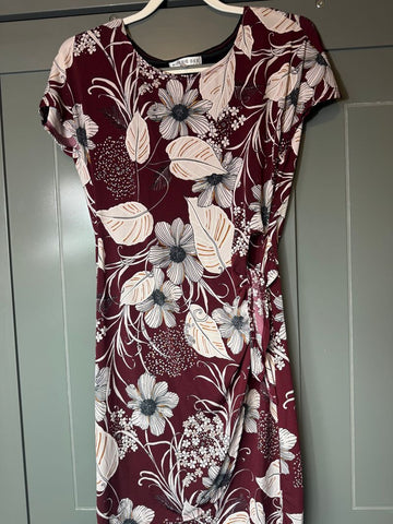 Robbie bee Maroon floral dress EUC Women's 6