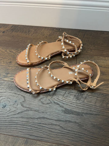 Cushionaire studded ankle sandals 8-1/2 (Adult)