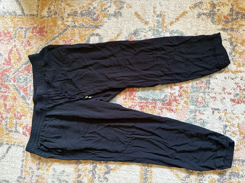 Old Navy Black cropped pants Women's - L
