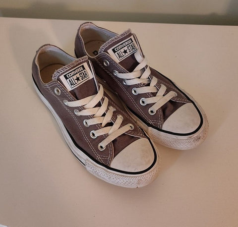 Converse Gray converse good used condition size 7 men's 7 (Adult)