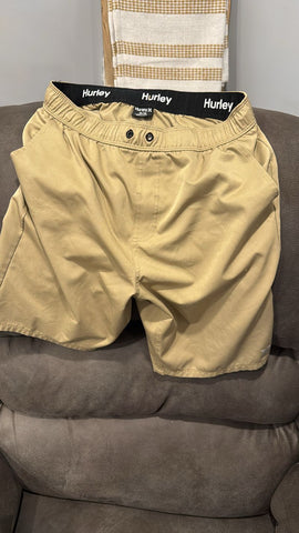 Hurley Khaki shorts 18-20
