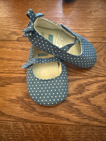 Carters 9-12 mo GUC worn a few times 3 (Infant Shoe)
