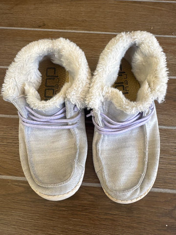 Hey Dude GUC super soft and comfy slip on shoes gray w light purple string 3 (Big Kid)