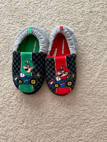 Mario kart Size 12/13 Slippers. Small tear on side 12 (Lil' Kid)