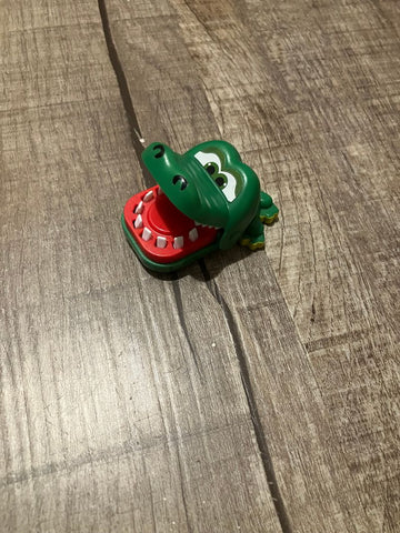 Crocodile travel game Take turns pressing a tooth until his mouth randomly closes Games