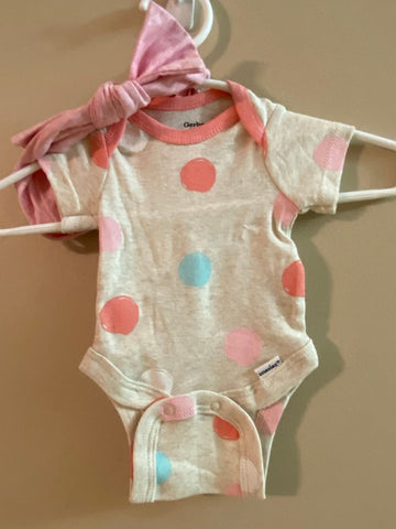 Gerber Girls preemie onesie with bow 0-3 Months