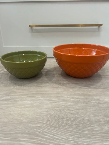 Tag 9 in Orange and 7 in green  bowls Kitchen