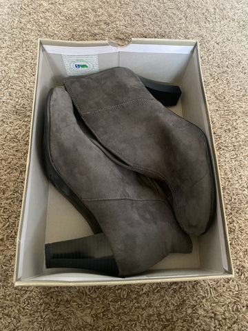 Aerosoles Gray booties 10 (Adult)