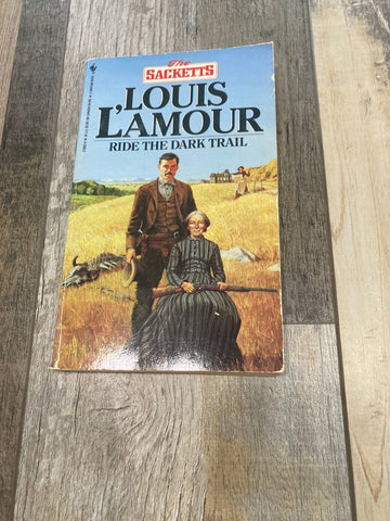 Louis L'Amour - Sacketts book #16 of 17 Ride the Dark Trail Adult