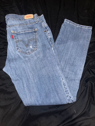 LEVI boyfriend 513- sz 27 Faded off - EUC Women's 4