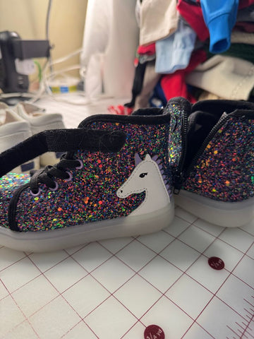 FabKids Unicorn Light Up Tennis Shoes 10 (Lil' Kid)