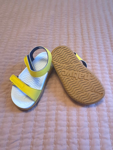 Native New yellow native sandals 8 (Lil' Kid)