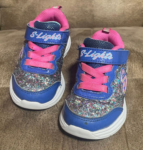 Sketchers Blue and Pink Working Light Up Tennis Shoes with very tiny scuff 6 (Lil' Kid)